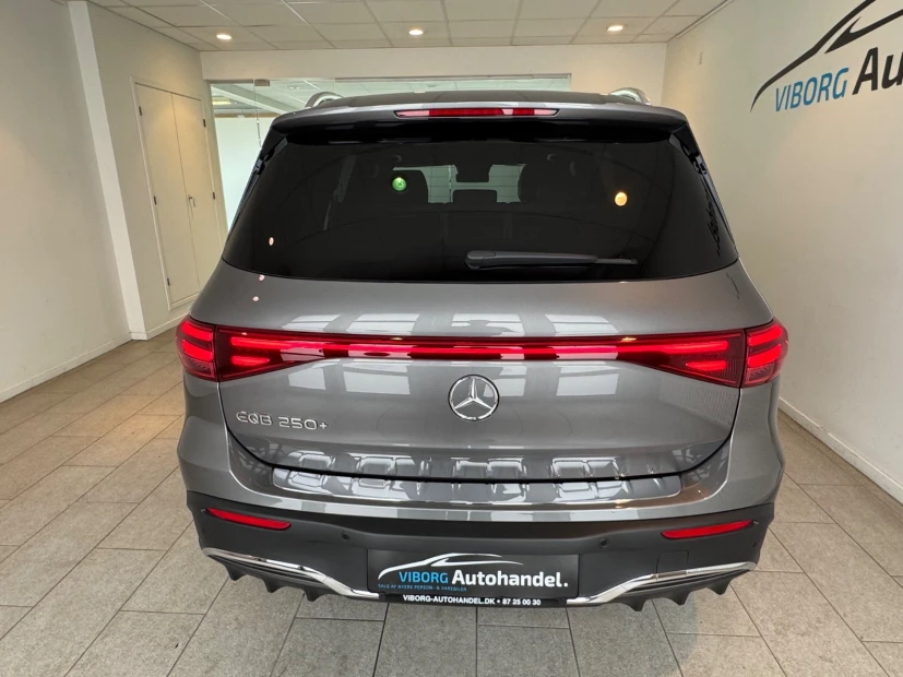 Mercedes EQB250+